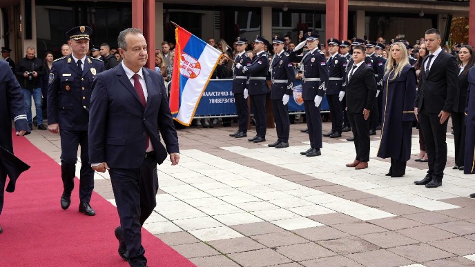 Ništa bez jake policije